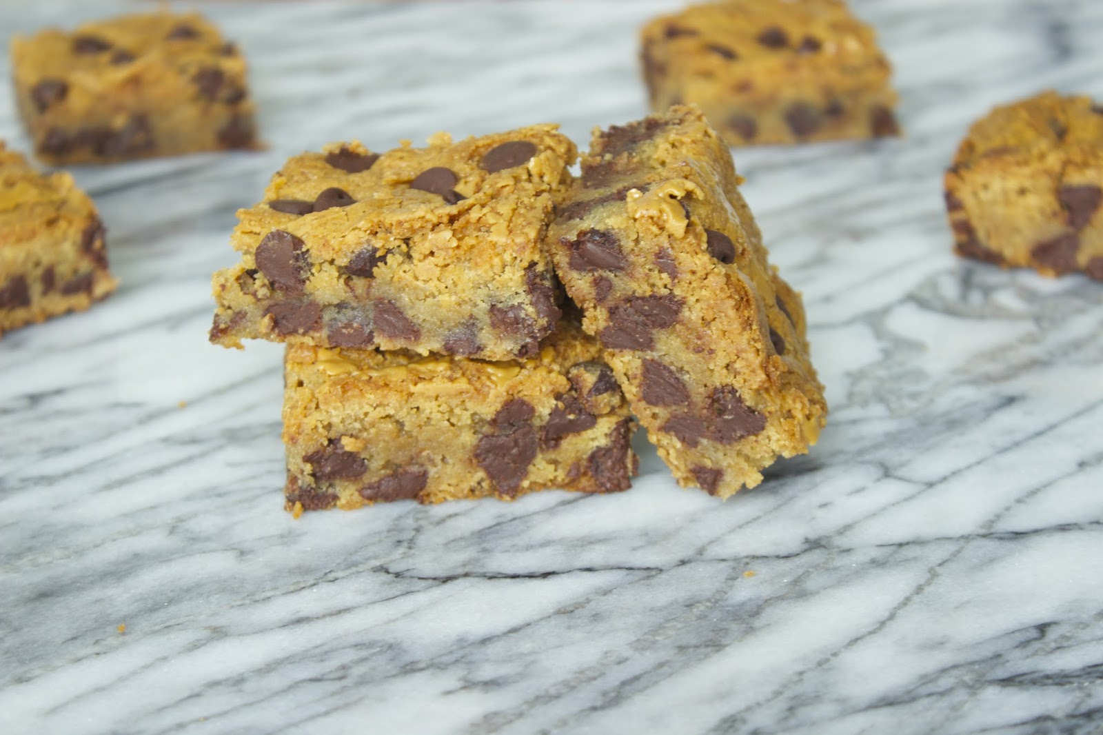 r u n s . o n . s u n d a e peanut butter swirl chocolate chip blondies
