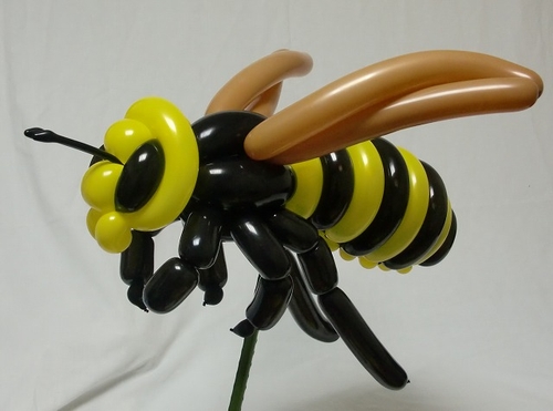 36-Wasp-Masayoshi-Matsumoto-isopresso-3D-Balloon-Sculptures-Animals-Insects-and-Human-www-designstack-co
