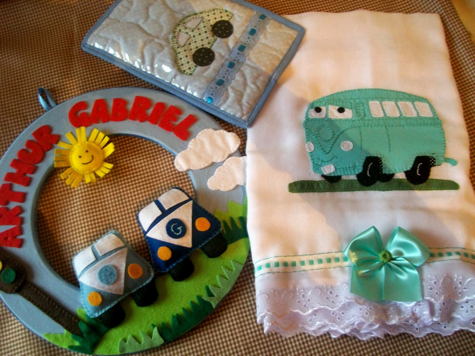 MEU CANTINHO Enfeite de porta e fralda para passeio de Arthur Gabriel Enfeite De Kombi ~ MEU CANTINHO Enfeite de porta e fralda para passeio de Arthur Gabriel