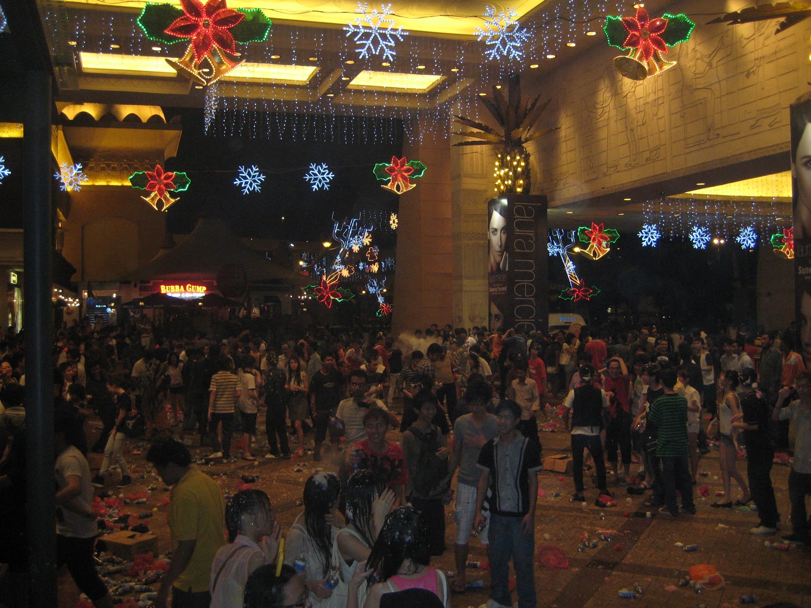 Pakistan Probe: New Year Fireworks in The World 2012