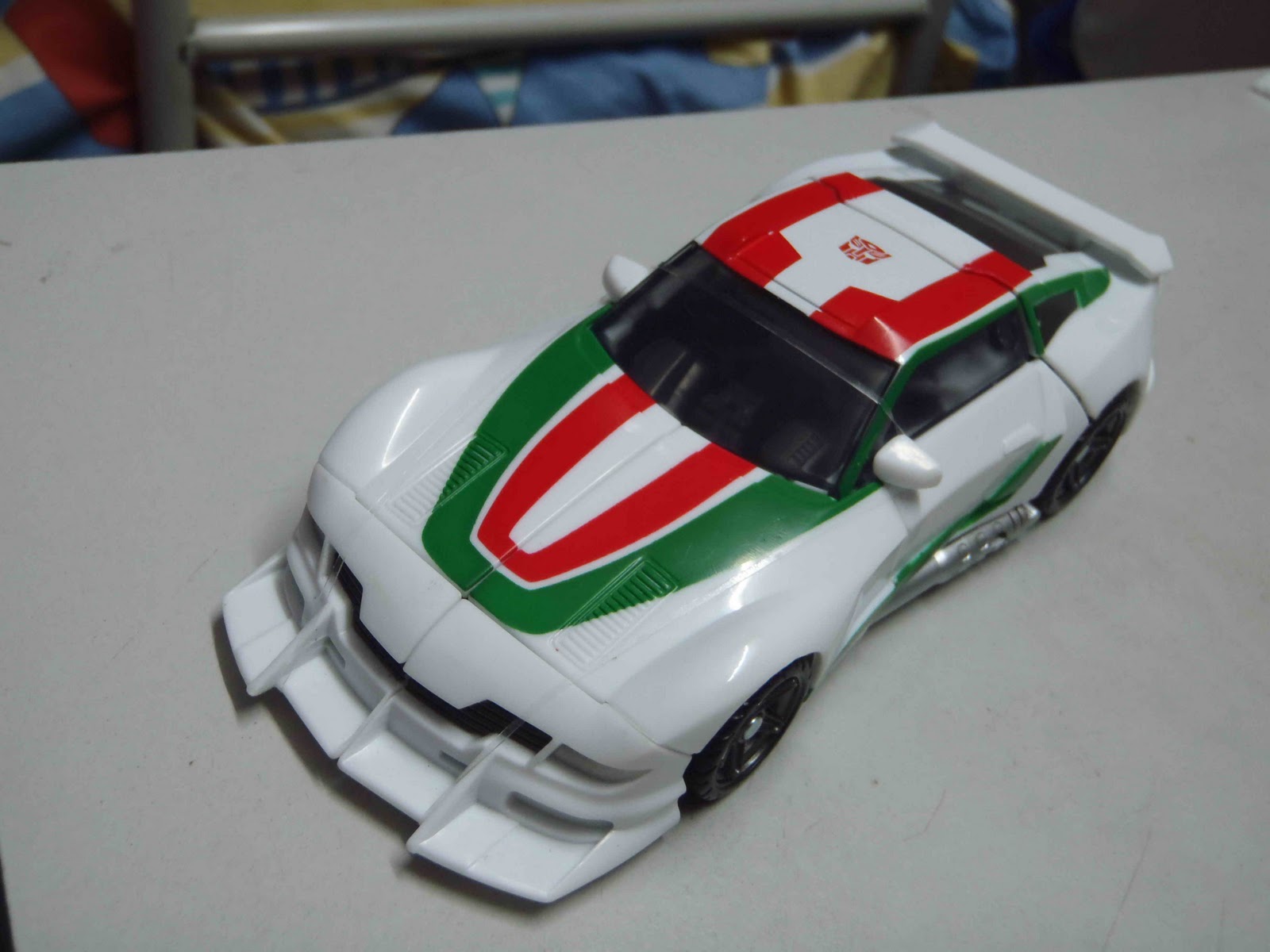 New Cybertron Transformers Review Generations Wheeljack