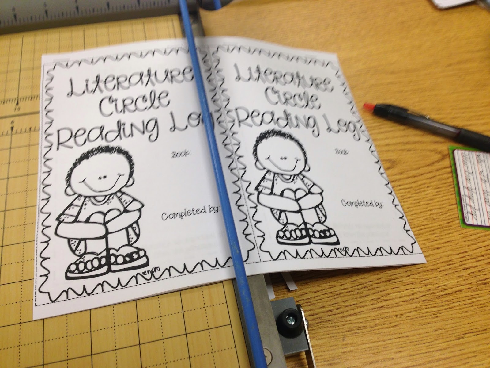 Using Literature Circles Booklets (+Freebie!) 3rd Grade Pad