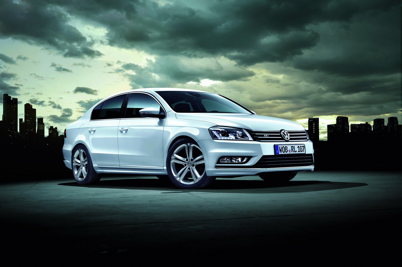 http://4.bp.blogspot.com/-MVlZV-1Y0dQ/T6OVpbgRTBI/AAAAAAAAgYE/vMEx4mgWEvE/s1600/2012-VW-Passat-R-Line-3%2525255B2%2525255D.jpg