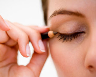 Tips Using Liquid Eyeliner for Beginners | How To Apply Eyeliner