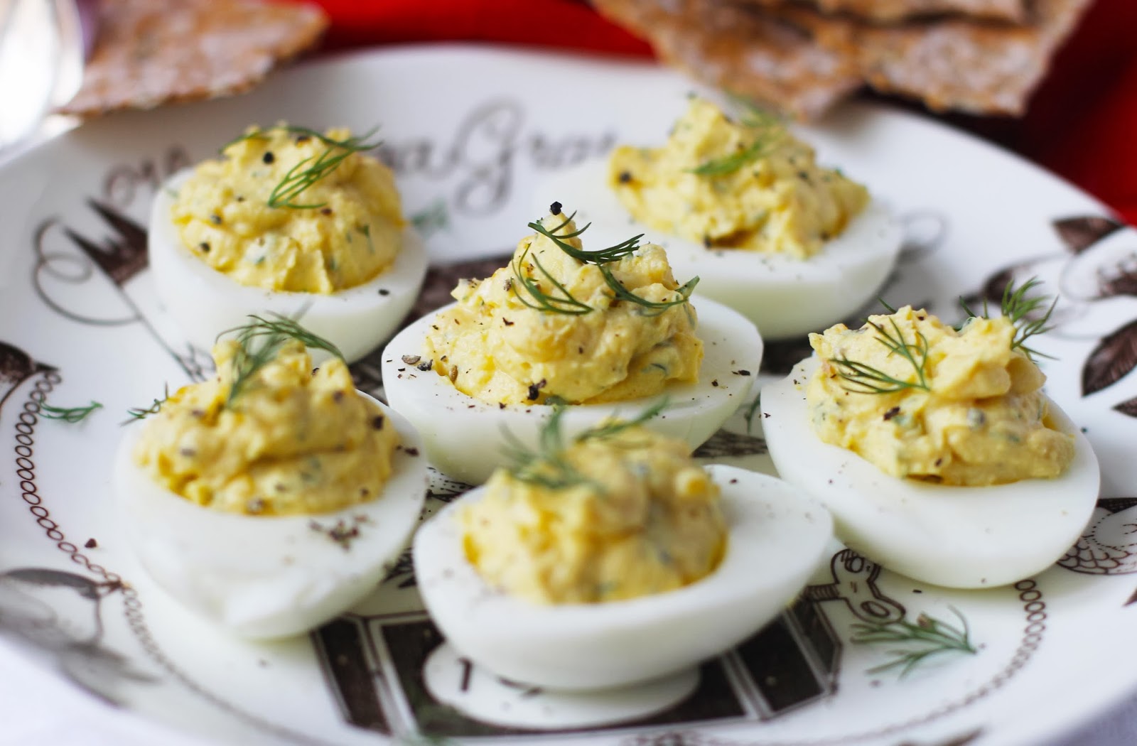 lilla matdériven Ägghalvor med senapsröra aka Deviled Eggs