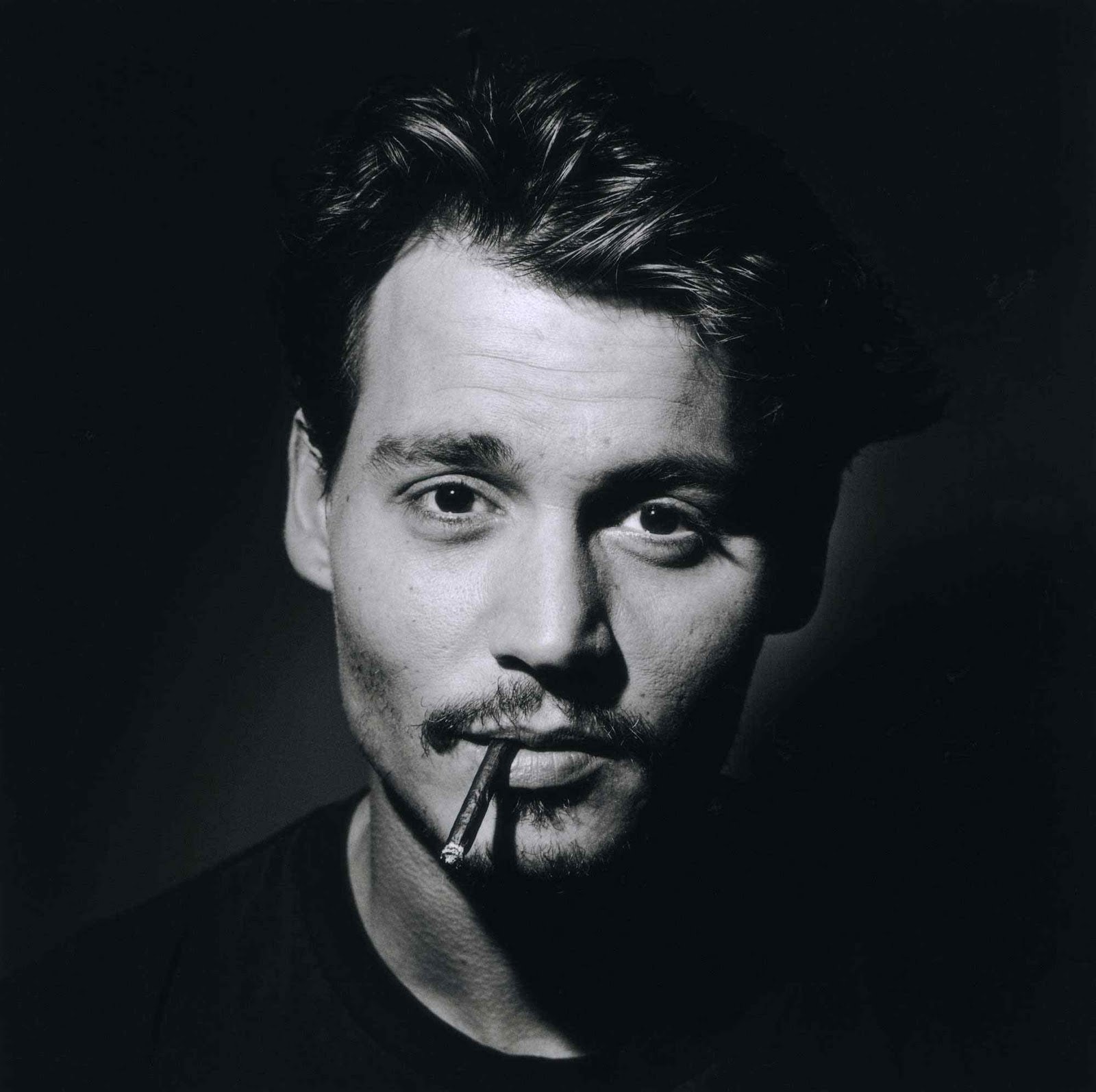 http://4.bp.blogspot.com/-MY1pKY0CYb8/TcUCJp6WU4I/AAAAAAAAAsQ/Z_H2UecuebE/s1600/johnny-depp1edwood.jpg