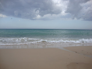Praia de L'Almadrava num dia de nuvens