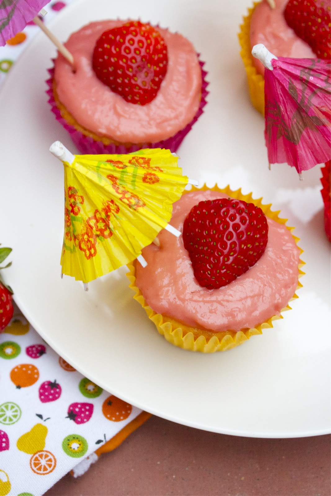 CosmoCookie Strawberry Daiquiri Cupcakes