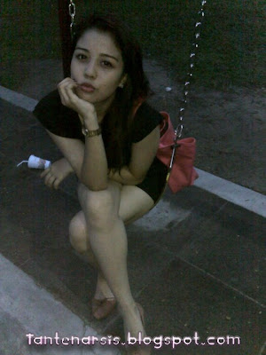 Foto Seksi Mahasiswi Cantik Narsis Di Taman