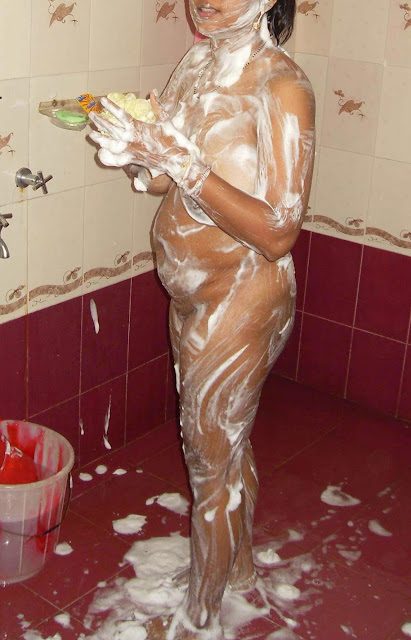 Desi Aunty Nude Bathing Photo Desi Aunty Nude Bathing Photo