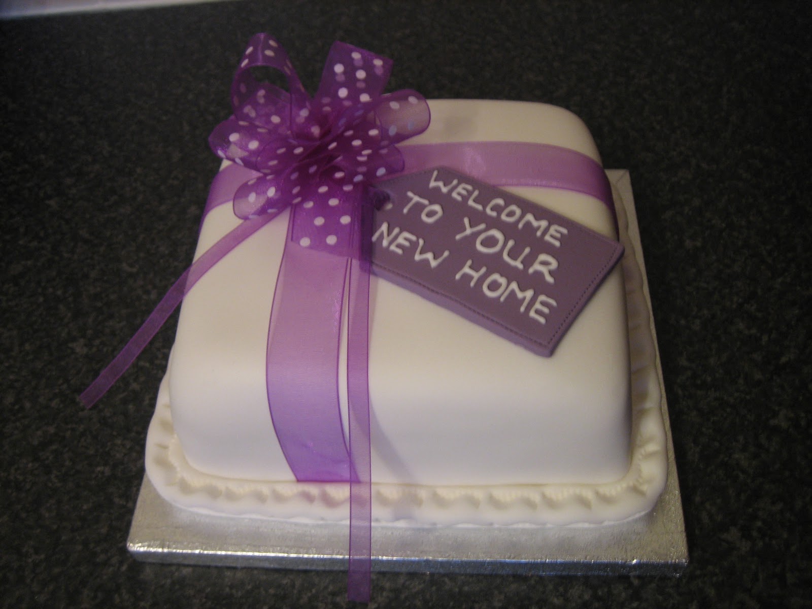 Sarah T Cakes Parcel cake, to your new home.