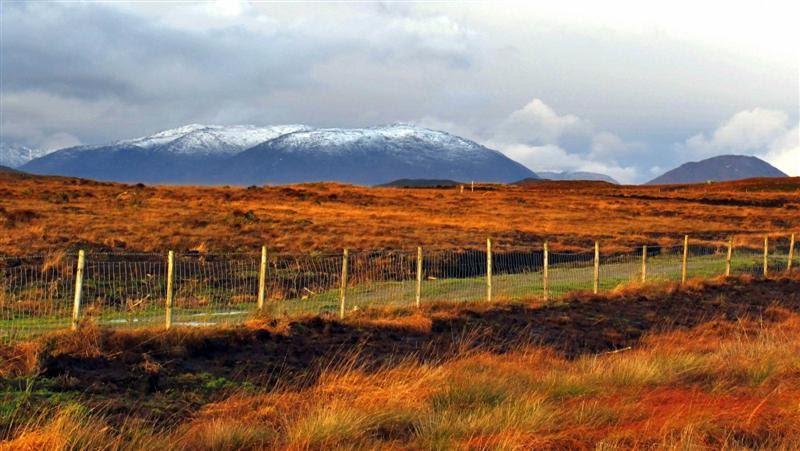 CONNEMARA landscapes, vivid colours and snowy mountain tops © Annie Japaud Photography