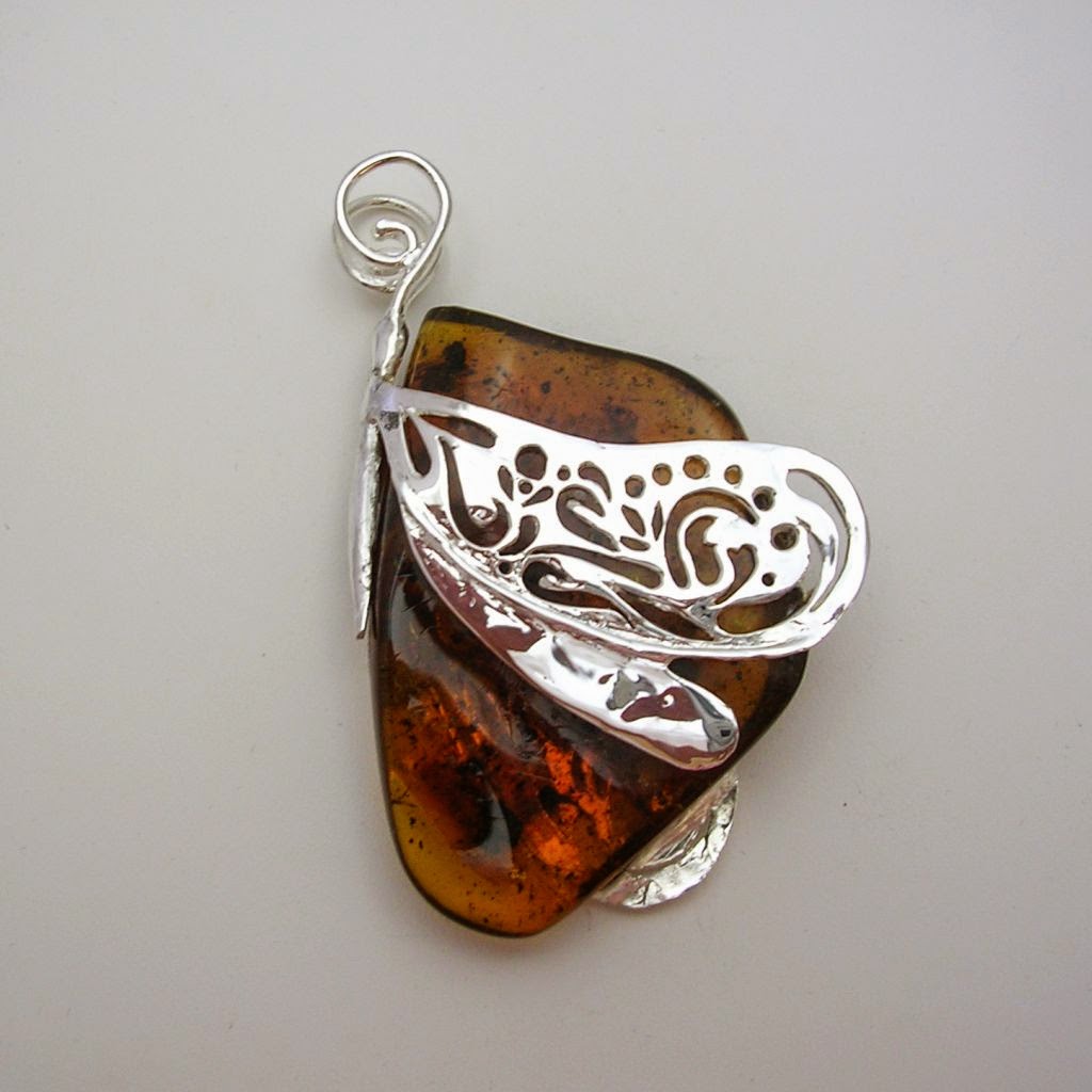 Mexican Silver and Chiapas Amber Silver and amber pendant. Find it at www.mexicosterling.com