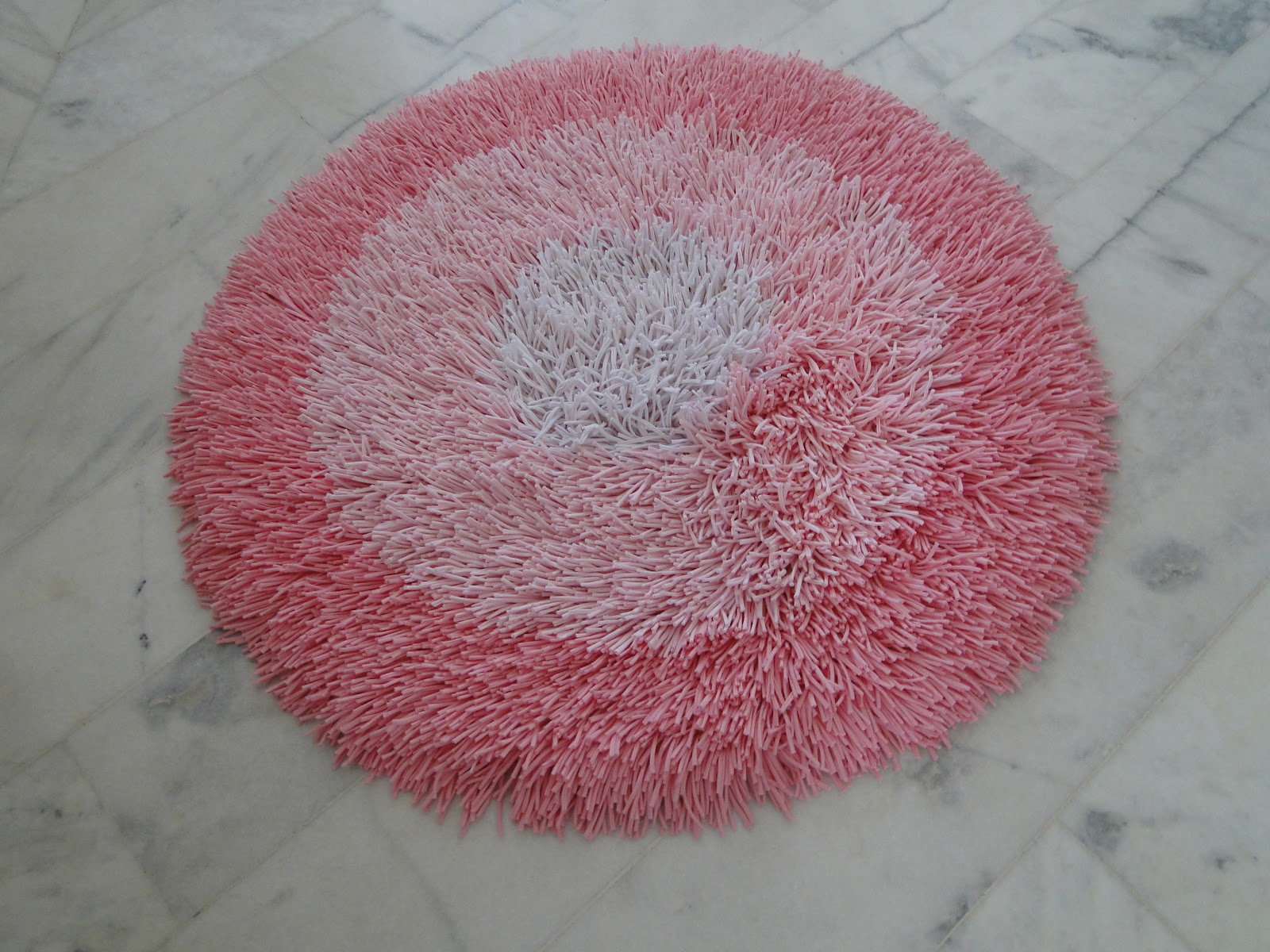 Tapete Rosa Para Quarto De Bebe : Este lindo tapete foi enfeitar o quartinho da linda Marina filha da Tapete Rosa Para Quarto De Bebe : Este lindo tapete foi enfeitar o quartinho da linda Marina filha da