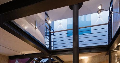 Decoración Minimalista y Contemporánea: Chimenea colgante de hierro