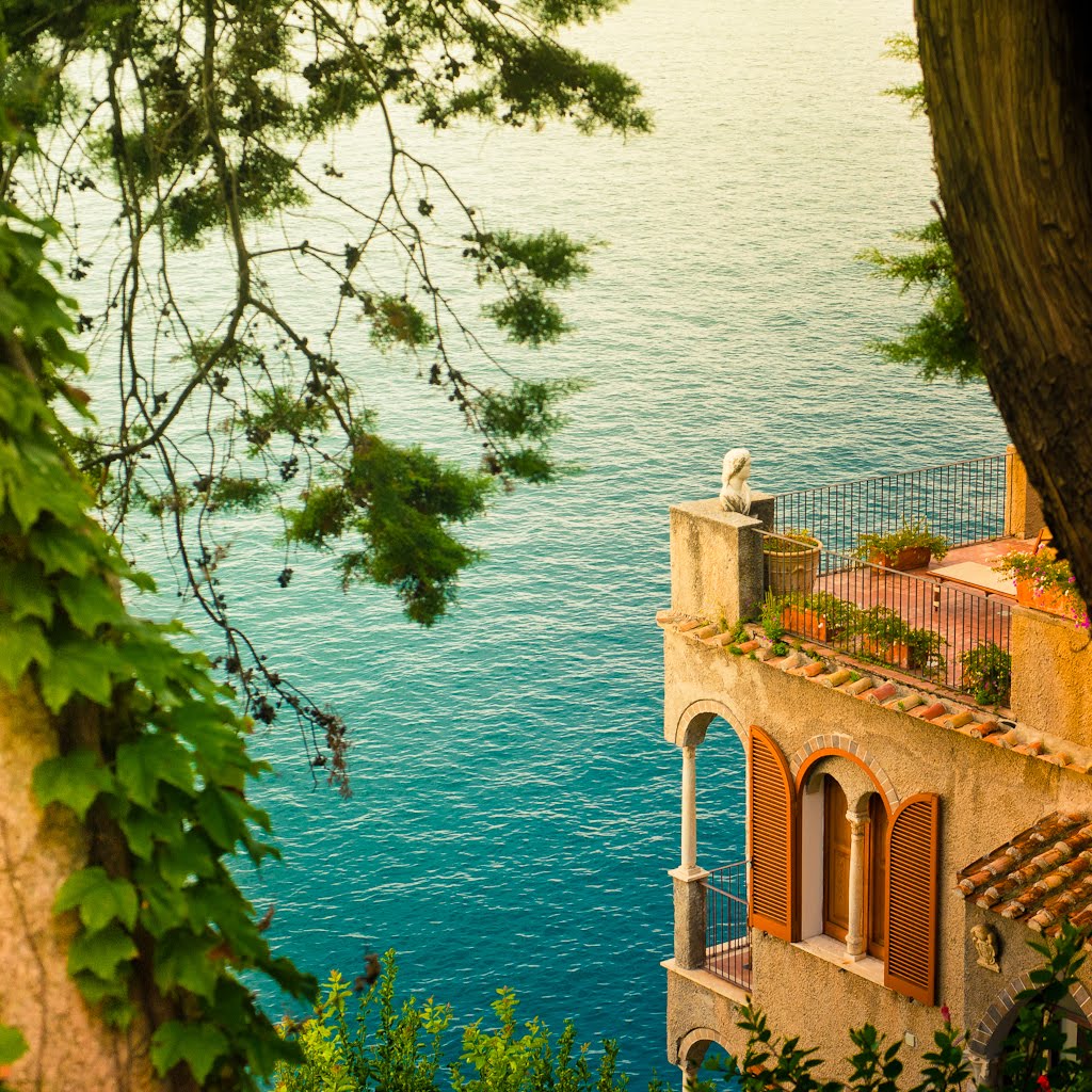 http://4.bp.blogspot.com/-MeZfXKEvDs8/TleCSpdMMBI/AAAAAAAABd4/v866LfOTiBQ/s1600/lightroom%2Btutorials%2Bpresets%2BItaly%2Bamalfi%2Bcoast_AES5463.jpg