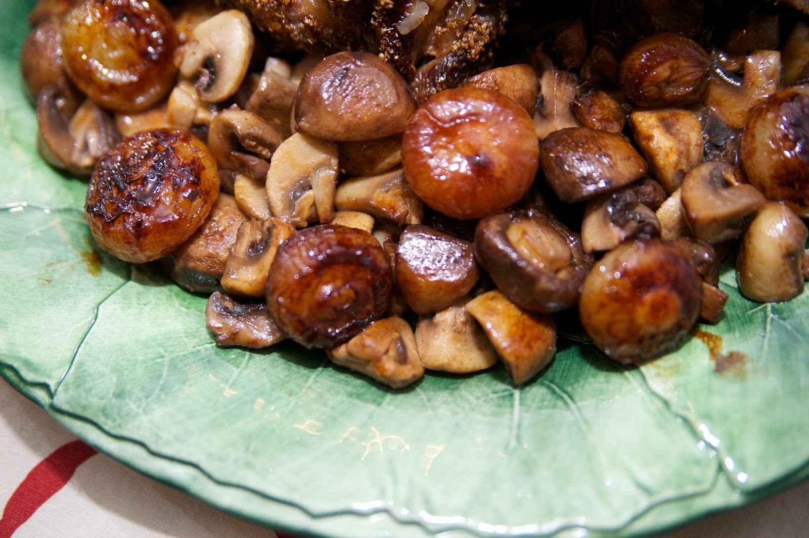 Mary James en Provence Glazed Cipollini & Mushrooms