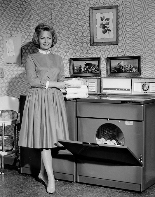 I wonder if Donna Reed ever touched a washer or dryer in real life ~