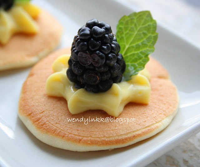Table for 2.... or more Mini Fluffy Pancakes with Pastry Cream