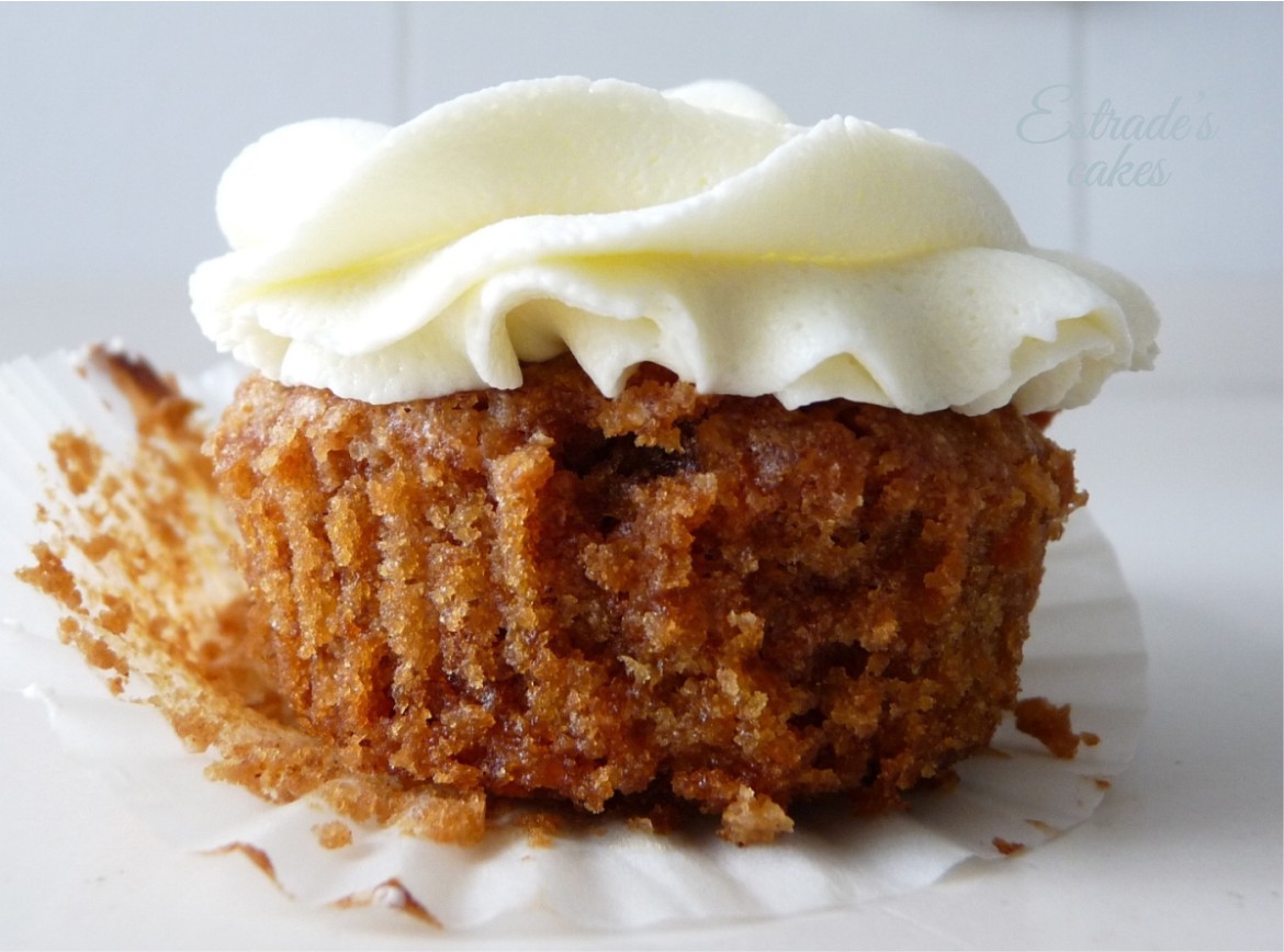 Estrade's cakes CUPCAKES DE ZANAHORIA Y FROSTING DE QUESO Y CHOCOLATE