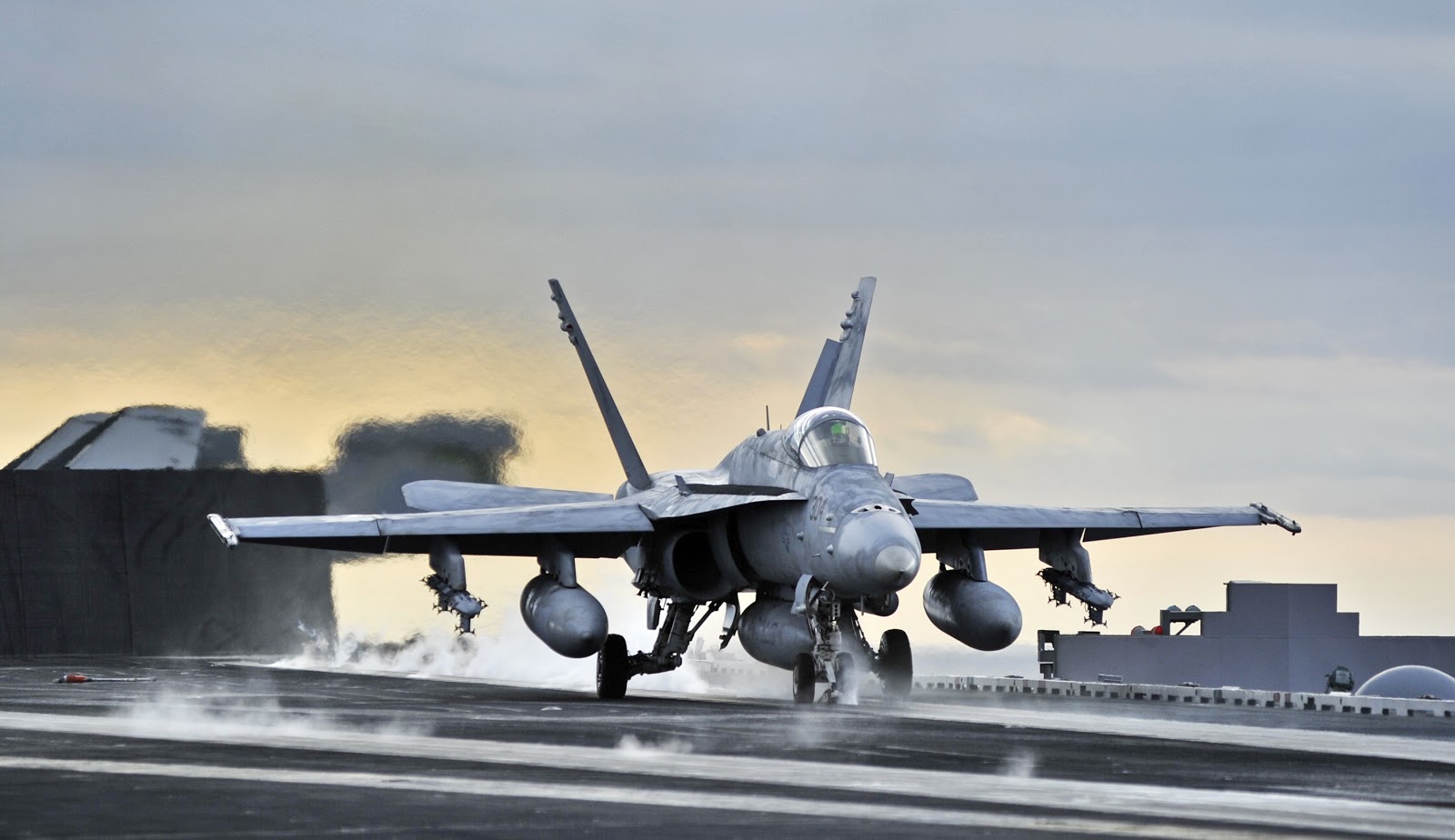 http://4.bp.blogspot.com/-Mfic5S3tIjA/UIfQ2chi7kI/AAAAAAAAI6E/wjuQqsaJmuk/s1600/carrier_airplanes_take_off_f-18_hornet_jet_aircraft_desktop_3000x1732_hd-wallpaper-860975.jpeg