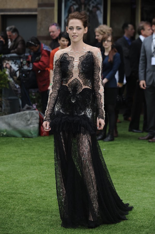 Kristen Stewart posing for photographers at Snow White and the Huntsman world premiere in London