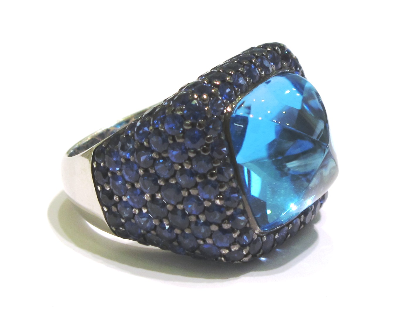 http://4.bp.blogspot.com/-MgNExpTfQ60/T3sqiXMPTtI/AAAAAAAAAQg/_703rGyZeF0/s1600/alan_friedman_jewelry_beverly_hills_blue_topaz_celebrity_katy_perry.jpeg