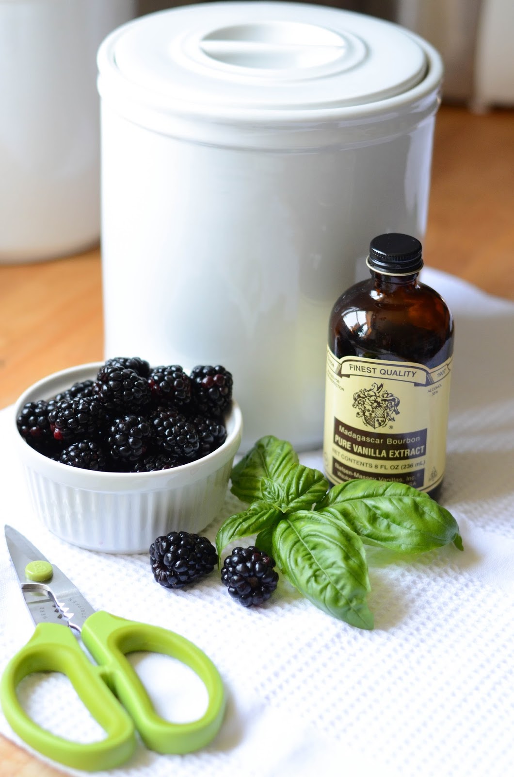 IRON & TWINE Recipe Blackberry Basil Sauce