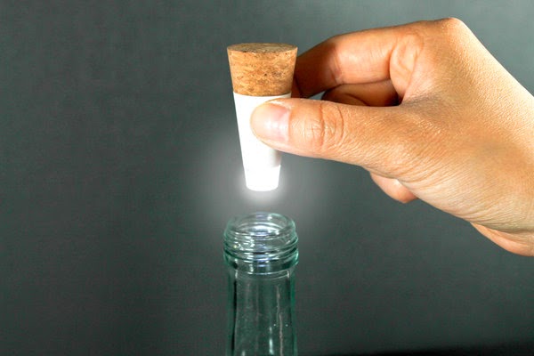 LEDライト付きコルクで空き瓶をランタンに