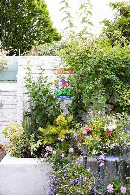 EN MI ESPACIO VITAL: Muebles Recuperados y Decoración Vintage: Un patio