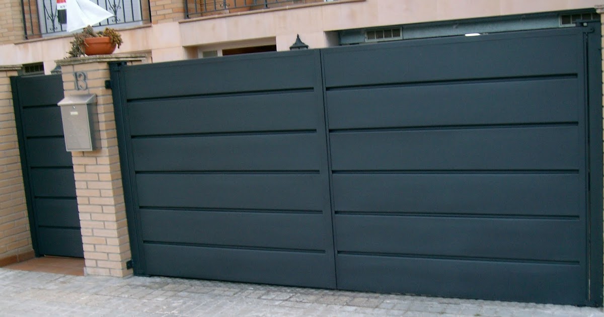 Montajes Solcex S.L.: Puerta de garaje motorizada y puerta peatonal