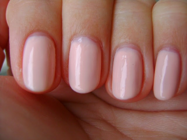 Smart and Sarcastic With Dashes of Insanity: REVIEW of Wet n Wild Megalast Salon  Nail Color in 205B Sugar Coat