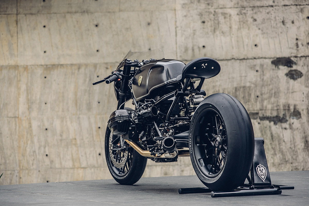 Bavarian_Fistfighter_BMW_RNineT_Rough_Crafts_Moto-Mucci%2B%25285%2529.jpg