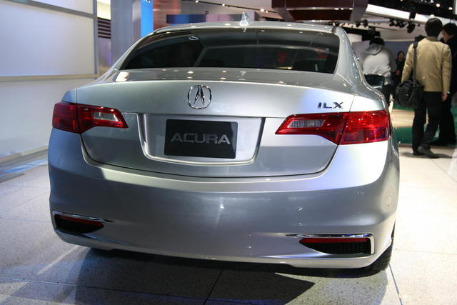 2013 Acura ILX | Car News and Review