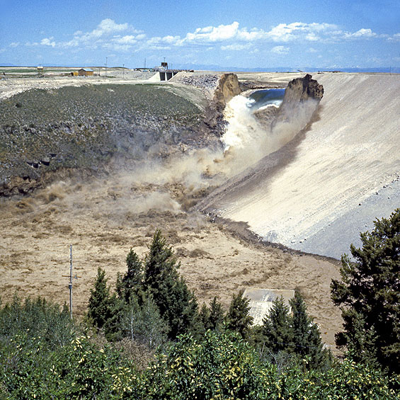 earthen dam failures