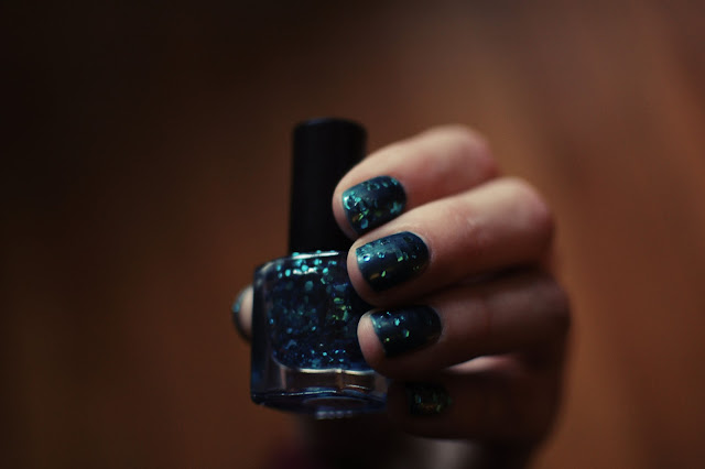 Blue Nails & Sequins nail-art-blue-sequins-glitter-nocibe-mermaid-nail-polish-nail-lacquer-vernis-manucure-paillettes-effets