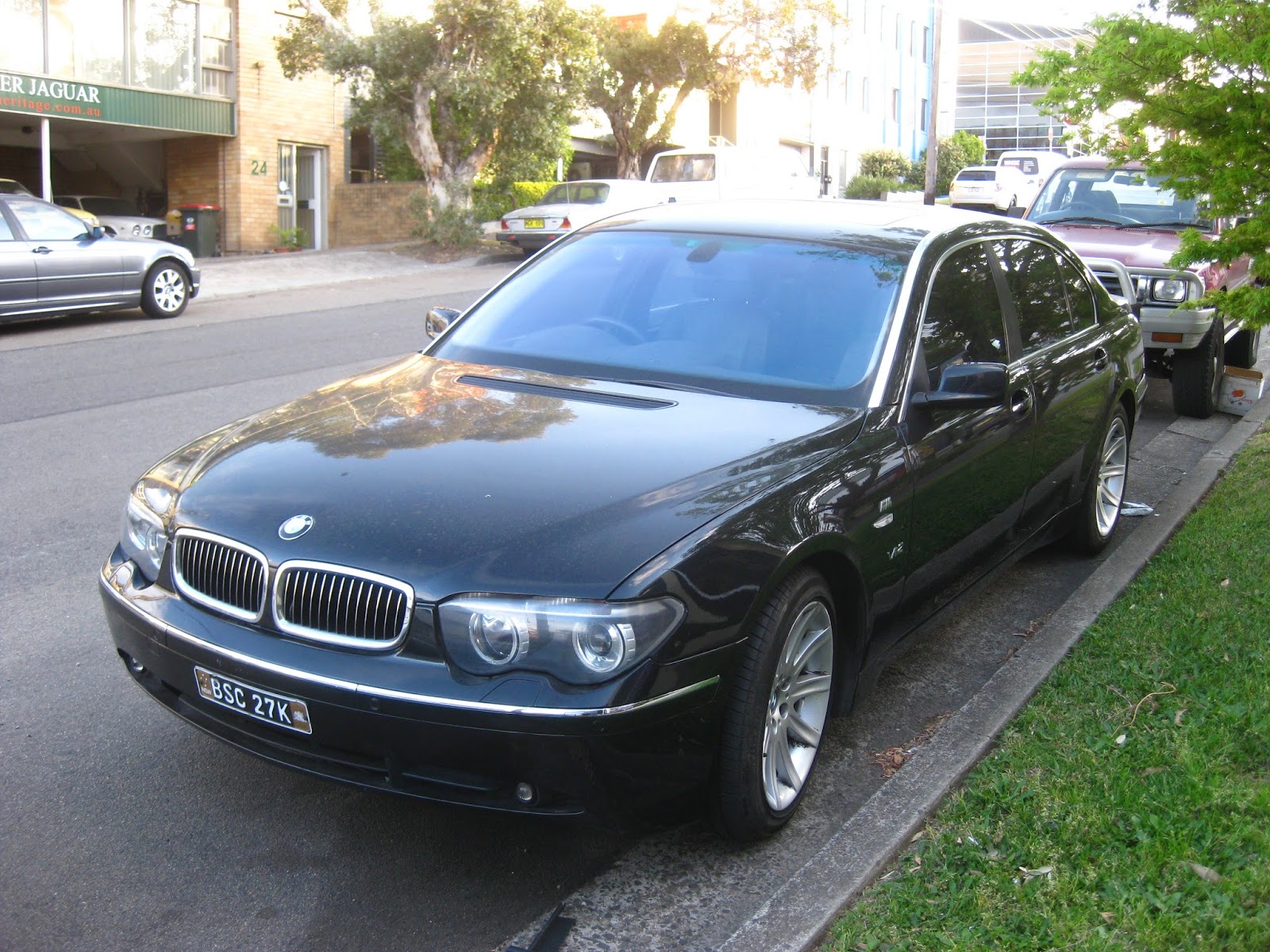Aussie Old Parked Cars: 2002 BMW 760i V12 (E65)