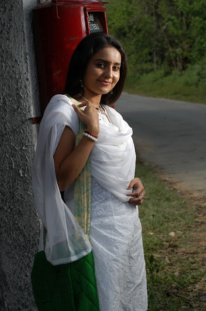Actress Bhama Gallery gallery pictures