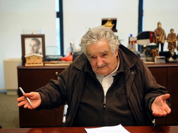 Promulgada lei que legaliza a maconha no Uruguai Promulgada lei que legaliza a maconha no Uruguai
