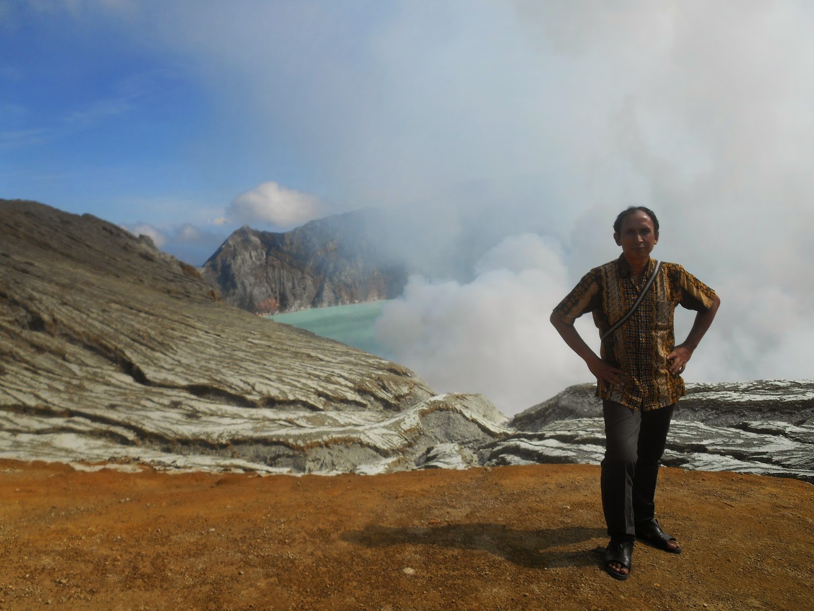 ijen crater view ijen crater view