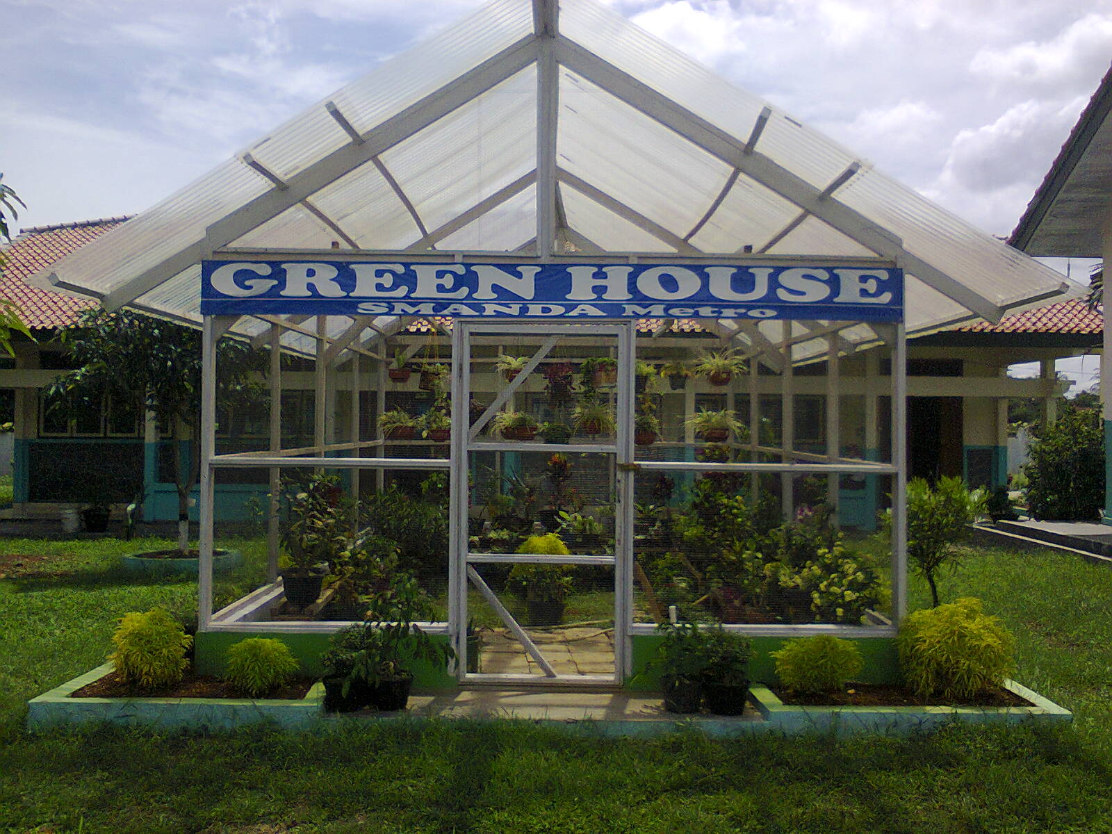 everlasting ARTIKEL ADIWIYATA SMANDA oleh.erika putri