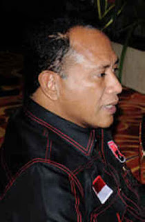 Ketua kelompok fraksi Komisi II DPR-RI Komaruddin Watubun menyatakan prihatin masih banyak desa di Maluku dipimpin penjabat kepala desa (Kades) sehingga dikhawatirkan tidak menunjang pemerintahan, pembangunan dan pelayanan sosial.