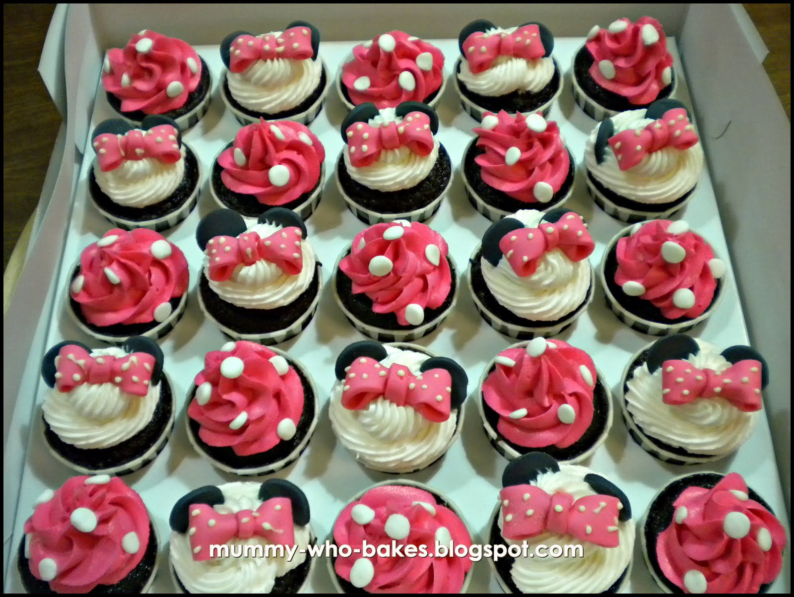 My Little Cupcakes...: Mickey & Minnie Mouse Cupcakes