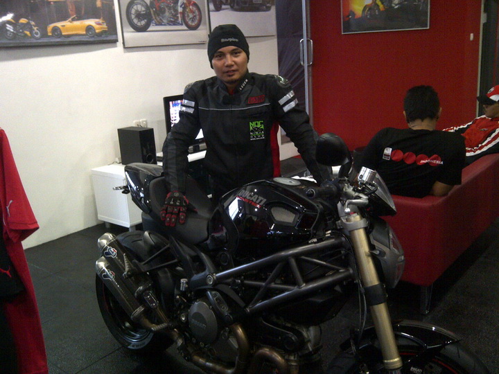 Cecen Core & Ducati Monster