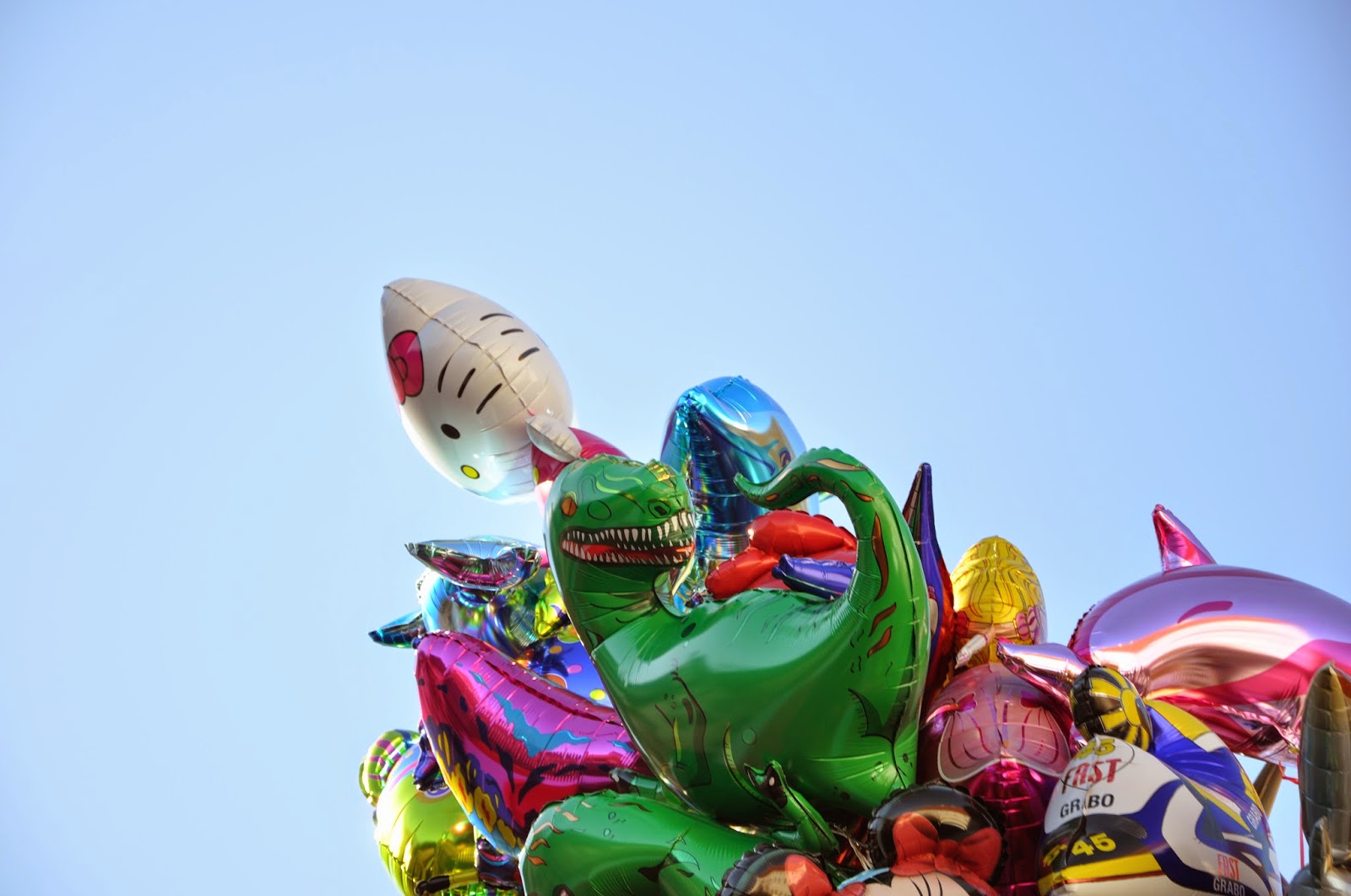 Jahrmarkt Memmingen: Luftballone mit Motiven
