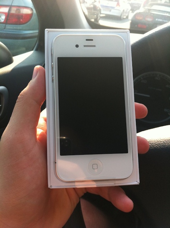The First White iPhone 4 Unboxing Video Released iTech Vision