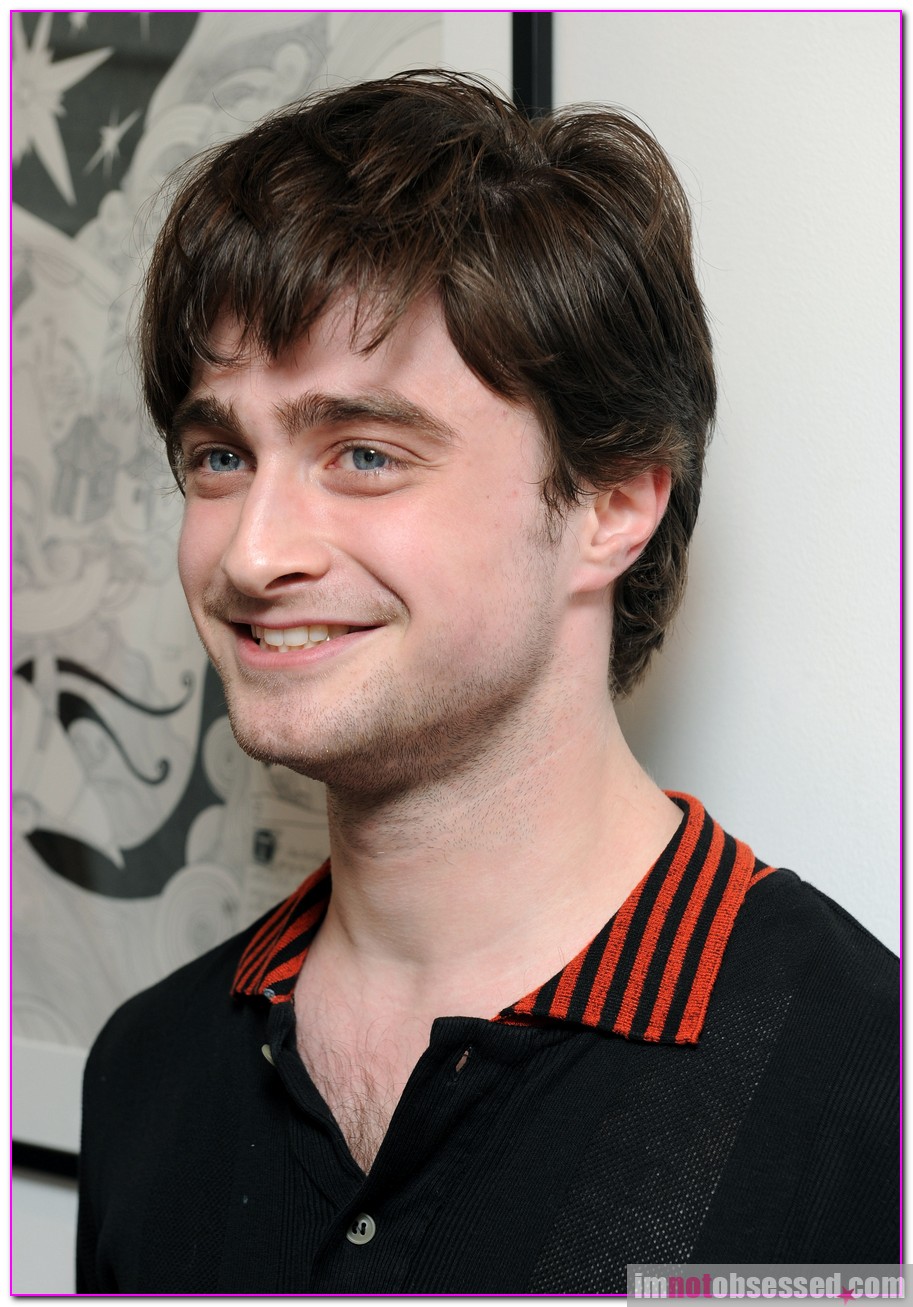 American Actor Daniel Radcliffe Hot Photo wallpapers 2012 - FasHion sToRe