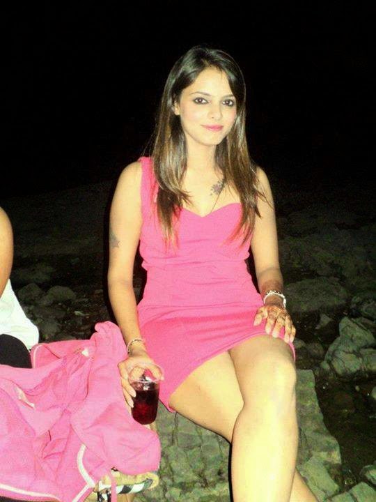 The Sweet Pose given by MONICA, Is She CUTEPIE!!
