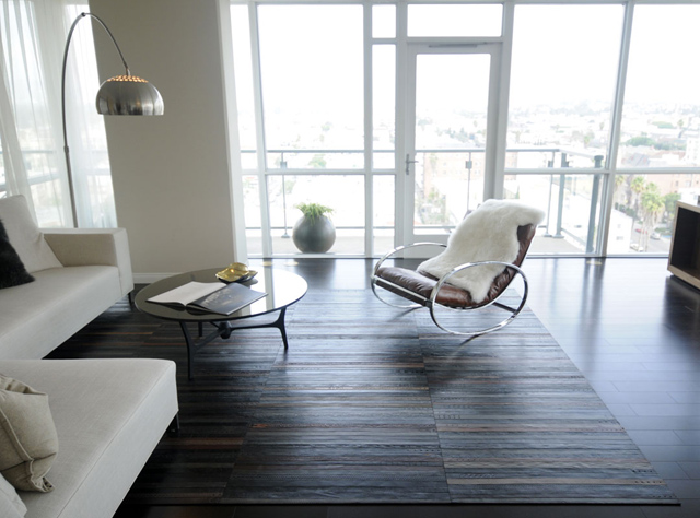 Upcycling: cintos velhos usados como forração de piso e parede