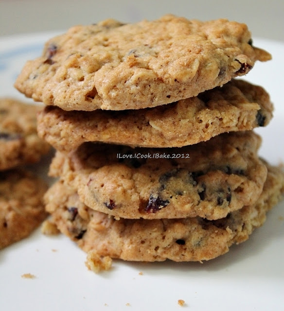 I Love. I Cook. I Bake. Oatmeal & Dried Cranberries Chewy Cookies